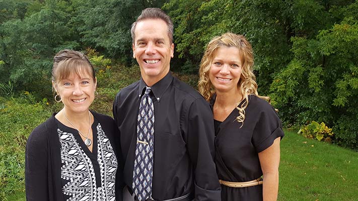 Chiropractor Oak Creek WI Daniel Hyatt with Team